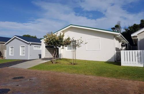 Pearly Beach House | Pearly Waves
