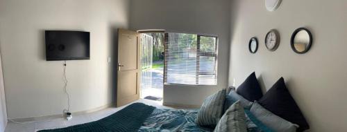 George Apartment | Pebbles
