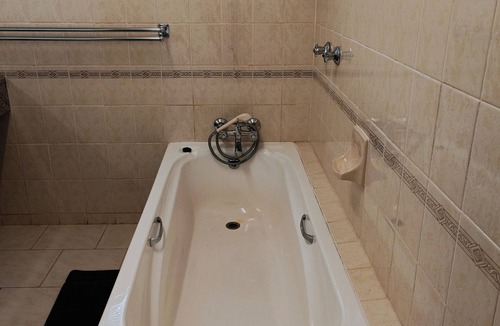 Louis Trichardt Bed & Breakfast | Pecan Farm Guesthouse