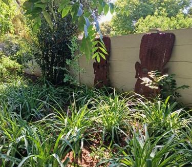 Vredefort House | Pecan Tree Parys