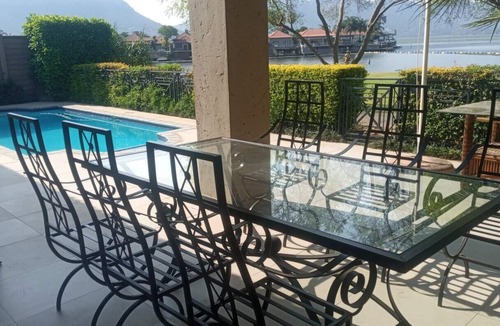 Hartbeespoort Villa | Pecanwood Villa Hartbeespoort dam