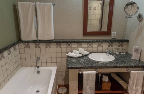 Bethlehem Hotel | Peermont Metcourt at Frontier, Bethlehem
