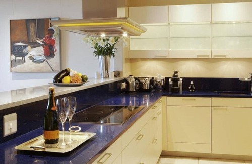 Victoria and Alfred Waterfront Apartment | Pembroke 401, 2 Bedroom Service Apartment