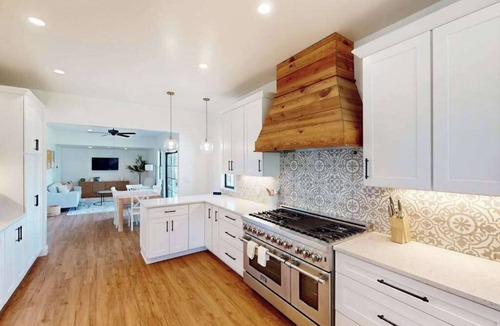 Penngrove House | Penngrove 3BR modern farmhouse on 11-acre ranch — AC, dogs welcome