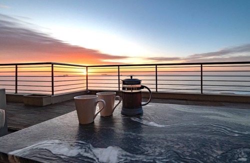Bloubergstrand Apartment | Penthouse-100 000 Gemstones on display,All Ensuite