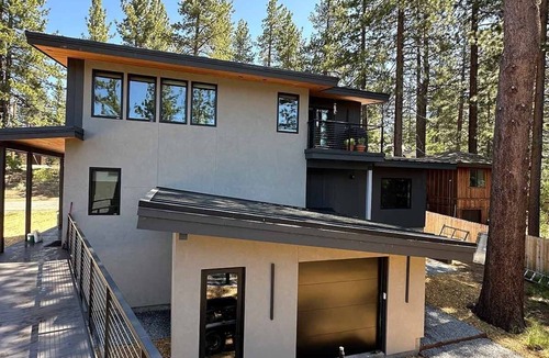 Al Tahoe House | Penthouse Retreat with Mountain Views & Designer Touches