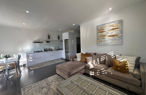 Lakeside Apartment | Peony - Self-catering Studio unit