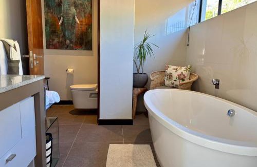 Scott Estate Villa | Pepper House Villa ,Housekeeper , heated pool , Hot tub, backup solar and water systems