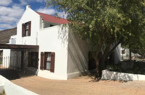 Prince Albert Apartment | Peredraai