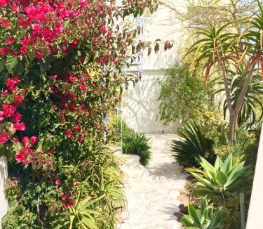 Calypso Beach House | PERFECT 10 - 10 to 13 Sleeper Luxury Holiday Home Breakage Deposit of R2500 per Weekend Lease