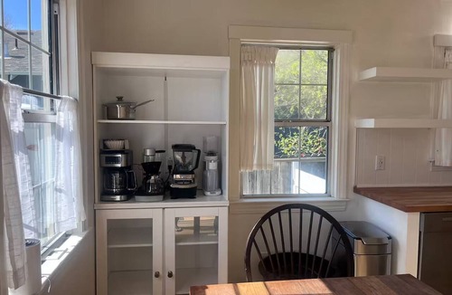Petaluma House | Perfect 3 bedroom house with AC in awesome Petaluma neighborhood near downtown