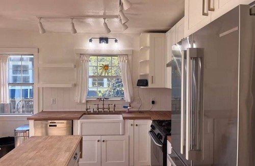 Petaluma House | Perfect 3 bedroom house with AC in awesome Petaluma neighborhood near downtown