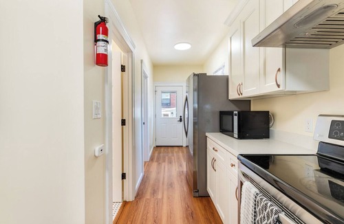 Uptown Oakland House | Perfect 6-bedroom Home in Uptown - Mins to San Francisco. Perfect getaway
