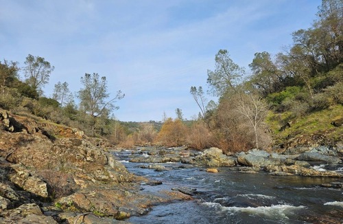 Smartville House | Perfect Getaway on a beautiful creek with trails, outdoor bath/shower, near town
