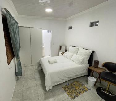 Grassy Park Apartment | Perfect long stay, near Rondevlei nature reserve,free WiFi