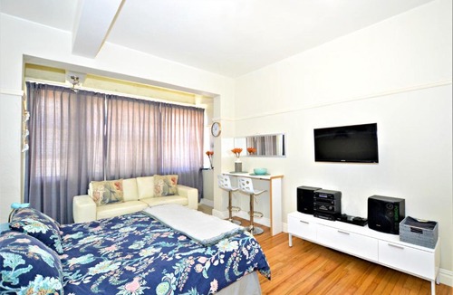 Three Anchor Bay Apartment | Perfect studio to explore Cape Town