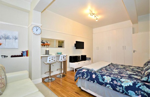 Three Anchor Bay Apartment | Perfect studio to explore Cape Town
