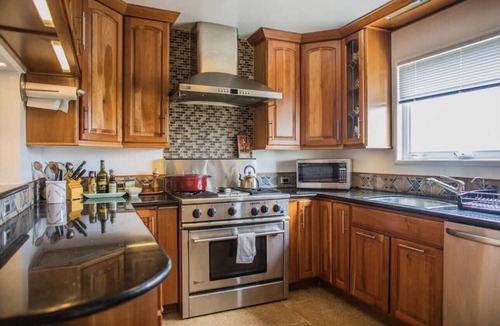 Westlake House | Perfect & Stylish Vacation Gem of a House 5 Minutes from Beach & San Francisco