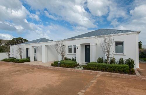 Eastcliff Apartment | Perla
