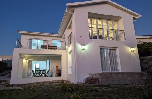 Pearly Beach House | Perlemoen street 16