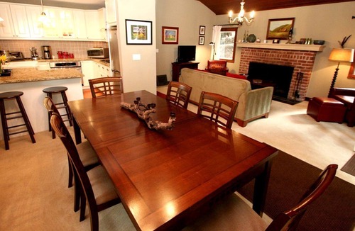 Northwood Cabin | Pet-Friendly Cabin Rental with Studio for Glamping in Northern California