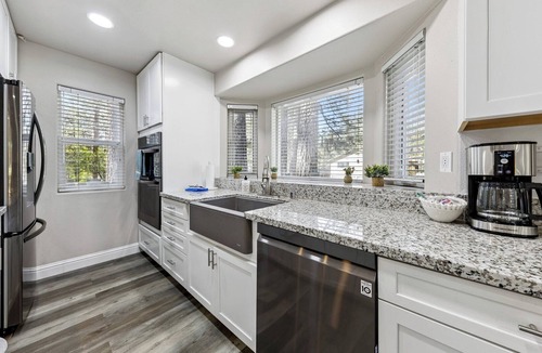 Sierra Tract Cabin | Pet-Friendly Tahoe Retreat | Modern Upgrades | Near Heavenly & Beaches