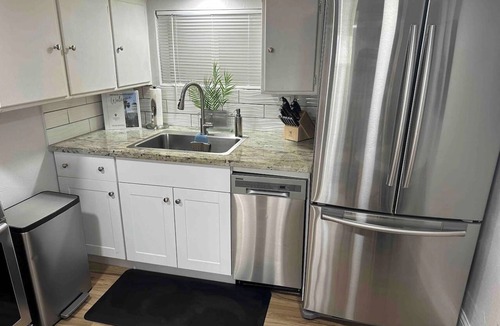 Downtown Sacramento Apartment | Petite Basement Suite-Walk to Downtown Sac!
