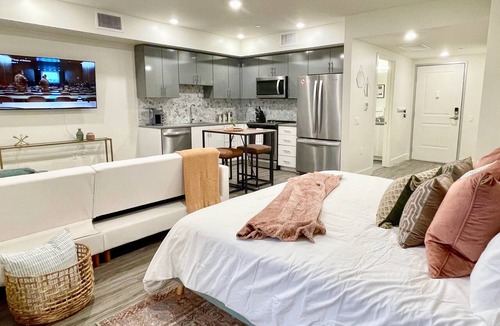 Walnut Creek Apartment | Pets Stay Free in Downtown Walnut Creek Condo