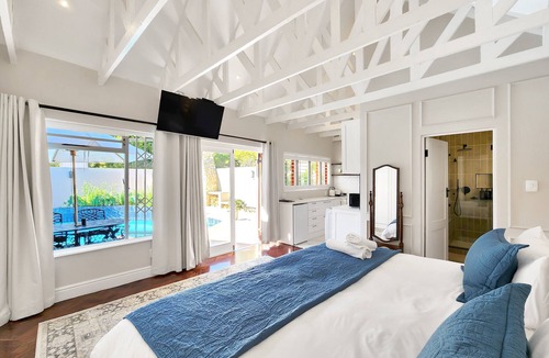 Constantia House | Petunia - Pinoak Self-catering