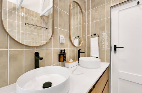 Constantia House | Petunia - Pinoak Self-catering