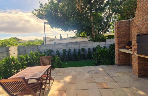 Lakeside Apartment | Petunia - Self-catering Queen Unit