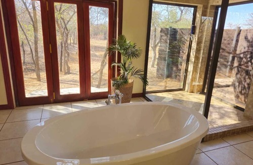 Thabazimbi Cabin | Phakela Private Lodge