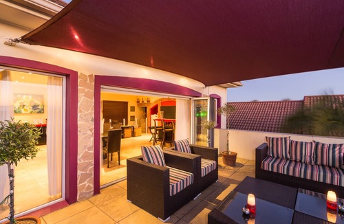 Heldervue House | Pink Rose Guesthouse & Spa | FOR MEN ONLY | Room 2 apartment
