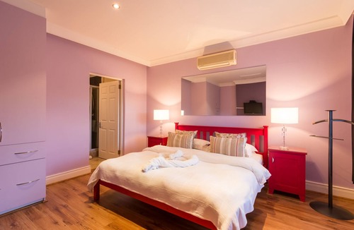Heldervue House | Pink Rose Guesthouse & Spa | FOR MEN ONLY | Room 4