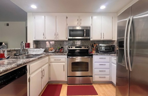 Pinole House | Pinole Valley Hills Family Retreat