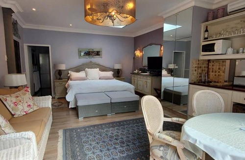 Somerset West Apartment | Platinum Suite with private terrace! For 2 guests - Roosboom Luxury Apartment