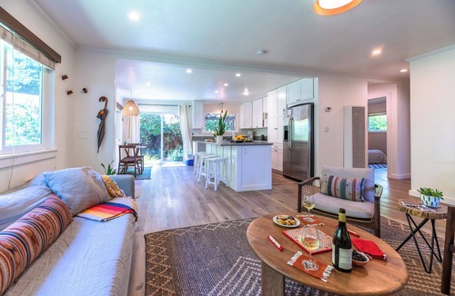 Guerneville House | PLAYCATION! Cabin~Easy Walk to River~Russian River Bungalow