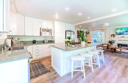 Guerneville House | PLAYCATION! Cabin~Easy Walk to River~Russian River Bungalow