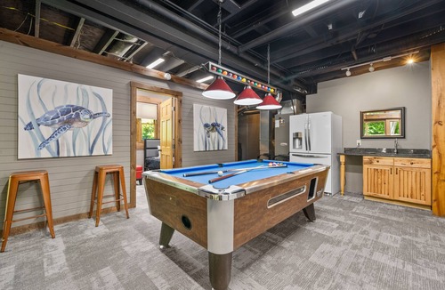 Logan Cabin | Playground-Panoramic LakeVue-Hot Tub-Covered Decks-Game Room-Kayaks-Canoes-Bikes