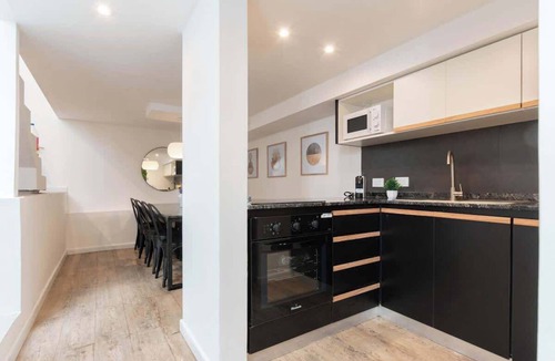 Palermo Apartment | Plaza Armenia - Luxury 3 Bd 4 Ba BBQ & Pool