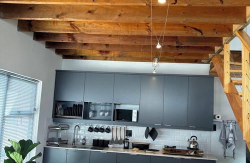 Plumstead Apartment | Pleasant 1-bedroom apartment in Cape Town