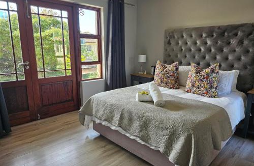 Plettenberg Bay Apartment | Plettenberg Bay Unit 6 Whale Rock Gardens Apartment with Backup Power