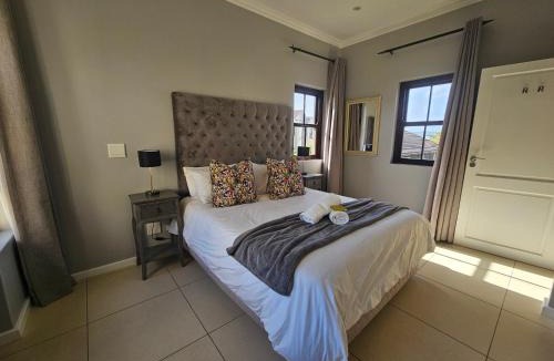 Plettenberg Bay Apartment | Plettenberg Bay Unit 17 Whale Rock Gardens Apartment with Backup Power