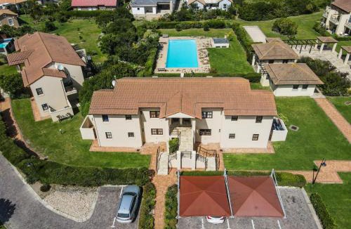 Plettenberg Bay Apartment | Plettenberg Bay Unit 17 Whale Rock Gardens Apartment with Backup Power
