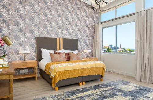 Green Point Apartment | Point Break Penthouse