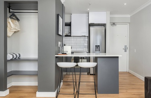 Green Point Apartment | Point Break | Serviced Studio | Mountain Views