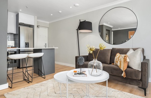 Green Point Apartment | Point Break | Serviced Studio | Mountain Views