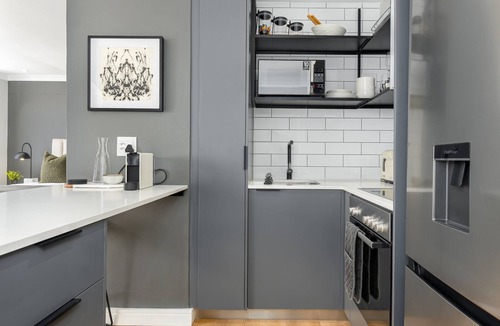 Green Point Apartment | Point Break | Serviced Studio | Mountain Views