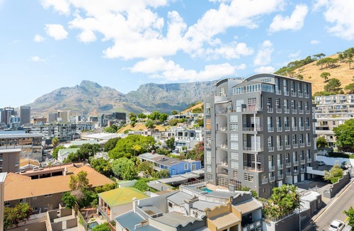 Green Point Apartment | Point Break | Sleek Studio | Mountain Views