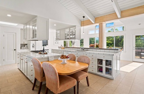 Kenwood House | Pool & Spa | Family-Friendly | Kenwood | Chef`s Kitchen | Sleeps 8